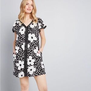 Modcloth Black & White Shift Dress Midi V Neck Retro Floral Crochet Size Large